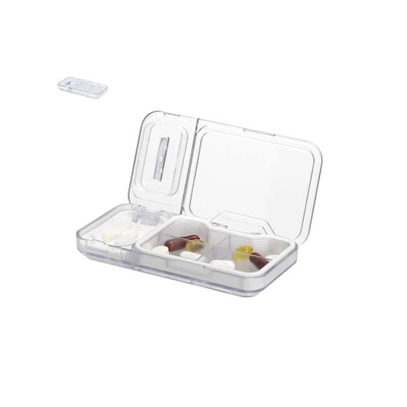 Pastillero con 4 compartimentos interiores, cierre de seguridad con bordes de silicona y cuchilla para partir pastillas. Fabricado con un acabado transparente.