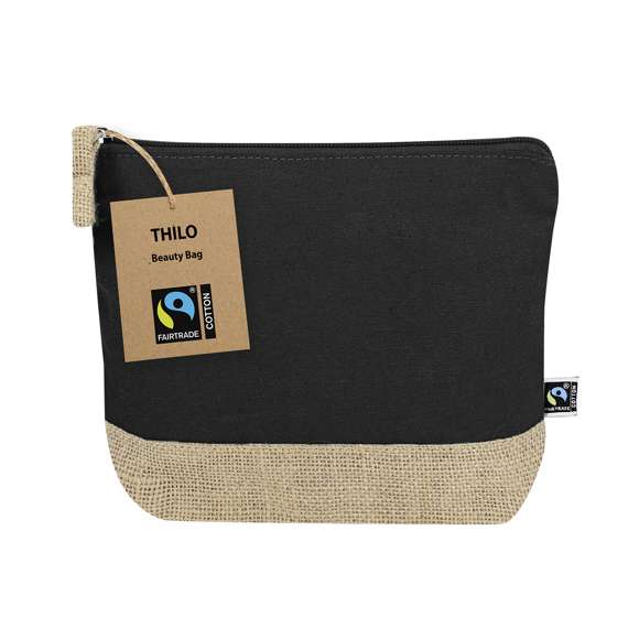 Neceser fabricado en combinación de  algodón y yute laminado con certificación Fairtrade (Comercio Justo), un sistema comercial solidario y alternativo al convencional que persigue el desarrollo de los pueblos y la lucha contra la pobreza.Incluye compartimento principal con cierre de cremallera y tirador metálico, con base en tono natural yute y se complementa con una parte frontal superior en algodón en colores. Con práctico cordón para agarre. Incluida etiqueta Fairtrade y etiqueta con logotipo en cartón reciclado.