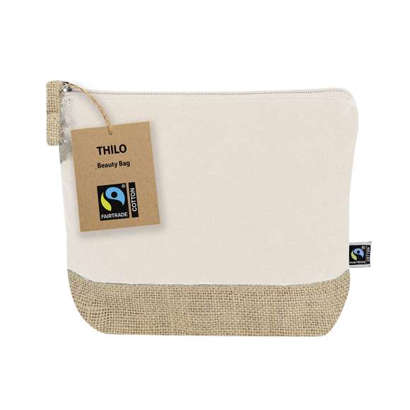 Neceser fabricado en combinación de  algodón y yute laminado con certificación Fairtrade (Comercio Justo), un sistema comercial solidario y alternativo al convencional que persigue el desarrollo de los pueblos y la lucha contra la pobreza.Incluye compartimento principal con cierre de cremallera y tirador metálico, con base en tono natural yute y se complementa con una parte frontal superior en algodón en colores. Con práctico cordón para agarre. Incluida etiqueta Fairtrade y etiqueta con logotipo en cartón reciclado.