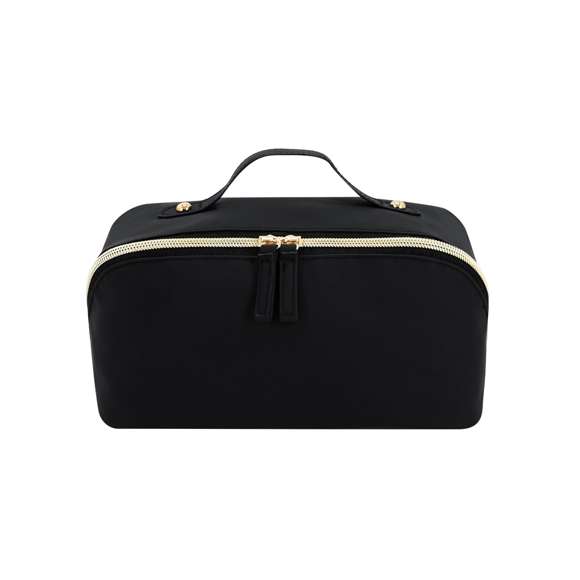 Neceser en suave PU, con compartimento principal de amplia apertura. Con tiradores de PU a juego y cremallera en color dorado. Interior con doble compartimento y bolsillo adicional con cremallera.