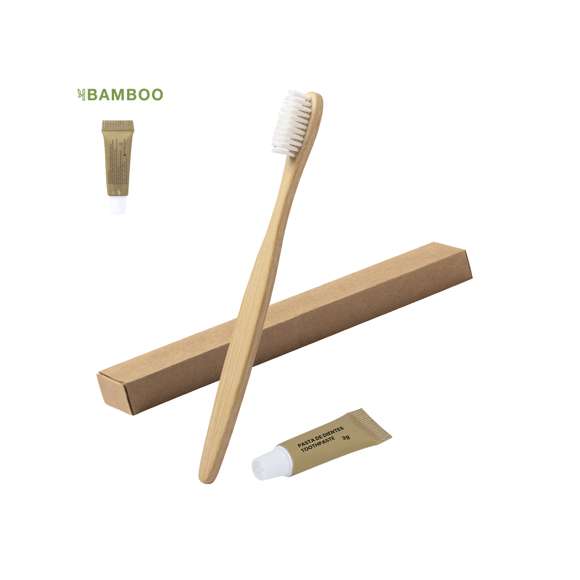 Set dental con cepillo de dientes y pasta dentífrica. Contenido:Cepillo de dientes fabricado en bambú.Pasta dentífrica incluida en tubo de 3 gr, con tapón a rosca.En colores naturales y presentado en estuche individual de cartón reciclado.Materiales como el Bambú fomentan la utilización de materias primas naturales reduciendo las emisiones contaminantes. Además, el bambú proviene de una planta de gran resistencia y versatilidad, con crecimiento y regeneración rápida, siendo una excelente alternativa al uso de madera tradicional.
