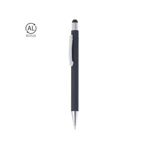 Bolígrafo puntero de mecanismo pulsador fabricado en aluminio reciclado. Pulsador y clip metálico en acabado cromado, acabado en puntero a juego. Cuerpo terminación en goma, especialmente diseñado para marcaje en láser. Distintivo aluminio reciclado en la parte superior del bolígrafo. De cartucho jumbo y en tinta azul. El aluminio reciclado es un material con posibilidades de reciclaje casi infinitas, sin perder sus propiedades originales y consumiendo menos energía en este proceso.Certificación GRS (Global Recycled Standard / Estándar de Reciclaje Global), que garantiza el origen reciclado del material usado para fabricar el producto.
