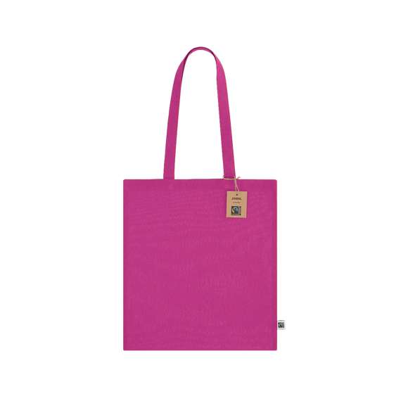 Bolsa confeccionada principalmente en algodón de 140g/m2. Con certificación Fairtrade (Comercio Justo) un sistema comercial solidario y alternativo al convencional que persigue el desarrollo de los pueblos y la lucha contra la pobreza. De acabado cosido, con asas largas de 70cm y resistencia hasta 8kg de peso. Incluida etiqueta Fairtrade y hangtag distintivo en cartón reciclado.
