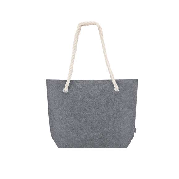 Bolsa fabricada en fieltro reciclado. Con asas de cordón en algodón reforzadas con argollas y fuelle. Resistencia hasta 6kg. Distintivo RPET en etiqueta exterior.El material RPET se elabora a partir de plástico reciclado, para así fomentar la reutilización de residuos plásticos y ayudar a la sostenibilidad del planeta.