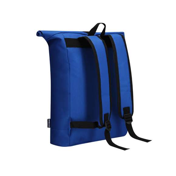 Mochila fabricada en resistente poliéster RPET 600D. Cuenta con un bolsillo principal que se cierra mediante hebilla, con compartimento acolchado para portátil de hasta 15 pulgadas, y un bolsillo frontal adicional con cierre de cremallera. Las cintas para los hombros son acolchadas y ajustables. Logotipo RPET en la etiqueta y con accesorios en negro.El material RPET se elabora a partir de plástico reciclado, para así fomentar la reutilización de residuos plásticos y ayudar a la sostenibilidad del planeta.