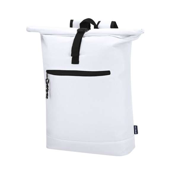 Mochila fabricada en resistente poliéster RPET 600D. Cuenta con un bolsillo principal que se cierra mediante hebilla, con compartimento acolchado para portátil de hasta 15 pulgadas, y un bolsillo frontal adicional con cierre de cremallera. Las cintas para los hombros son acolchadas y ajustables. Logotipo RPET en la etiqueta y con accesorios en negro.El material RPET se elabora a partir de plástico reciclado, para así fomentar la reutilización de residuos plásticos y ayudar a la sostenibilidad del planeta.