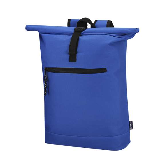 Mochila fabricada en resistente poliéster RPET 600D. Cuenta con un bolsillo principal que se cierra mediante hebilla, con compartimento acolchado para portátil de hasta 15 pulgadas, y un bolsillo frontal adicional con cierre de cremallera. Las cintas para los hombros son acolchadas y ajustables. Logotipo RPET en la etiqueta y con accesorios en negro.El material RPET se elabora a partir de plástico reciclado, para así fomentar la reutilización de residuos plásticos y ayudar a la sostenibilidad del planeta.