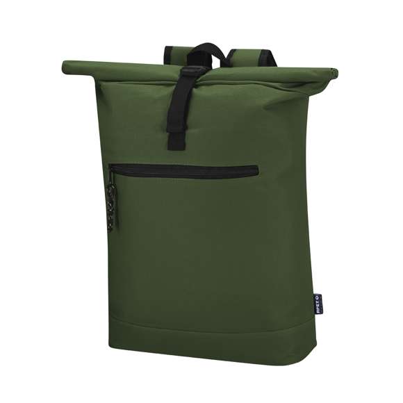 Mochila fabricada en resistente poliéster RPET 600D. Cuenta con un bolsillo principal que se cierra mediante hebilla, con compartimento acolchado para portátil de hasta 15 pulgadas, y un bolsillo frontal adicional con cierre de cremallera. Las cintas para los hombros son acolchadas y ajustables. Logotipo RPET en la etiqueta y con accesorios en negro.El material RPET se elabora a partir de plástico reciclado, para así fomentar la reutilización de residuos plásticos y ayudar a la sostenibilidad del planeta.