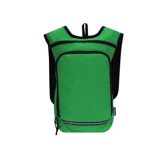 Mochila fabricada en resistente poliéster RPET 600D, diseñada con tiras reflectantes en el frontal para mayor visibilidad. Incluye un amplio compartimento principal y un práctico bolsillo frontal, ambos con cierre de cremallera para un acceso cómodo. Además, cuenta con respaldo y correas acolchadas y ajustables.El material RPET se elabora a partir de plástico reciclado, para así fomentar la reutilización de residuos plásticos y ayudar a la sostenibilidad del planeta.