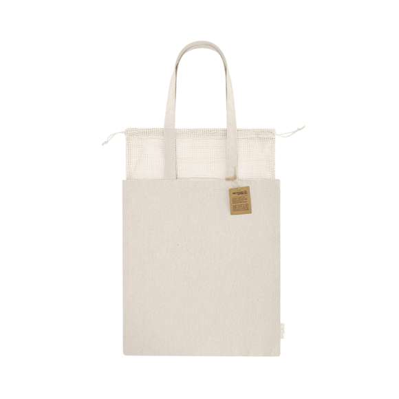 Bolsa fabricada principalmente en algodón reciclado de 260 g/m2 con sistema de cierre superior a cordones, fabricado en redecilla. Asas largas de 70cm con refuerzo, de acabado cosido. Logotipo en etiqueta lateral y resistencia hasta 8 kg de peso.