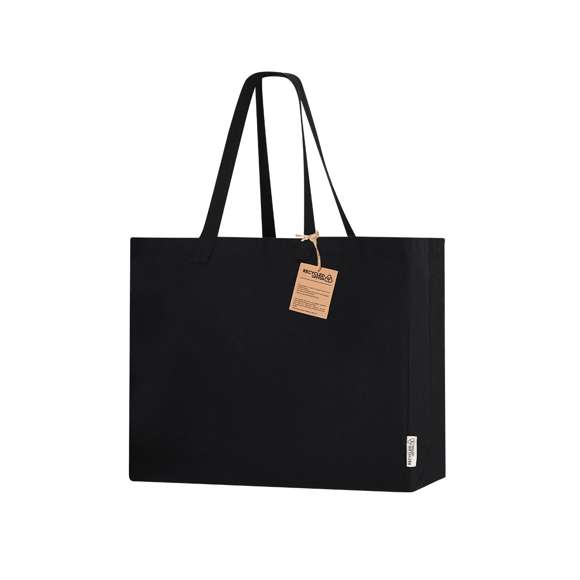 Bolsa confeccionada principalmente en resistente algodón reciclado de 300g/m2. De acabado cosido con fuelle y asas largas de 70cm reforzadas. Logotipo en etiqueta lateral y resistencia hasta 10kg de peso.