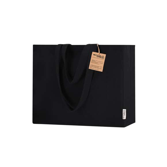 Bolsa confeccionada principalmente en resistente algodón reciclado de 300g/m2. De acabado cosido con fuelle y asas largas de 70cm reforzadas. Logotipo en etiqueta lateral y resistencia hasta 10kg de peso.
