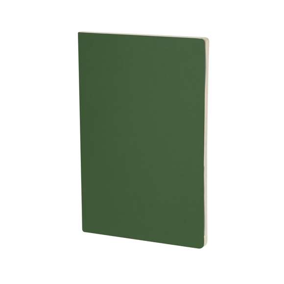 Libreta fabricada en cartón reciclado, con detalle cosido a juego en el lomo. Incluye 60 hojas en color crema a una raya.