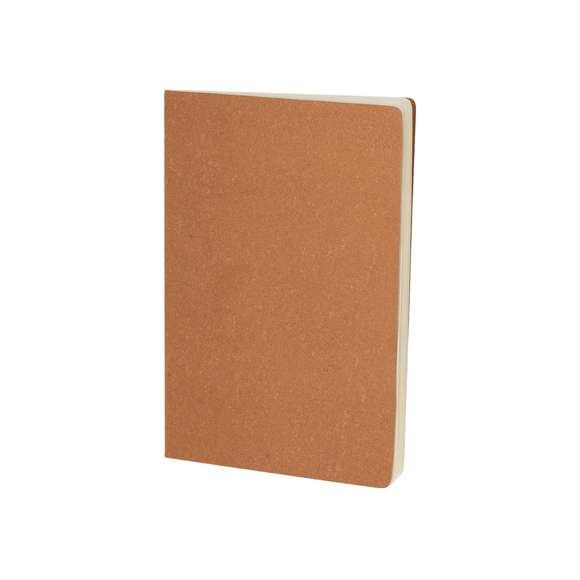 Libreta fabricada en PU reciclado, con detalle cosido a juego en el lomo. Incluye 60 hojas en color crema a una raya.