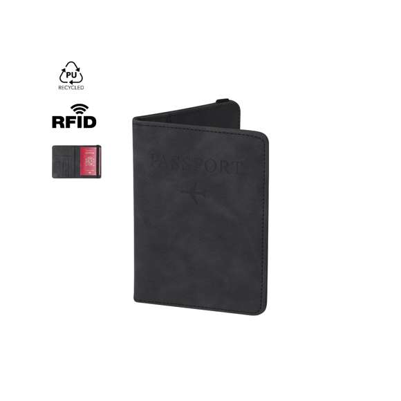 Funda para pasaporte de elegante diseño fabricado en PU Reciclado de suave tacto. Interior con múltiples bolsillos para guardar tarjetas, pasaporte y documentos. Con sistema de protección RFID y cinta elástica de cierre. Con logotipo de PU Reciclado en la parte trasera.La PU Reciclada destaca por su resistencia y elasticidad. Este material reciclado y reciclable es una opción sostenible que rescata las fibras desechadas en los procesos de fabricación, minimizando así el desperdicio de material y contribuyendo a su vez a reducir el impacto ambiental, manteniendo a la vez sus propiedades originales.