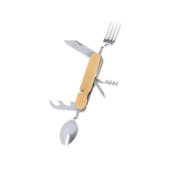 Set de cubiertos multifuncional fabricado en acero inoxidable y bambú. Incluye 7 funciones: cuchara, tenedor, cuchillo, abrebotellas, abrelatas, sacacorchos y punzón.Materiales como el Bambú fomentan la utilización de materias primas naturales reduciendo las emisiones contaminantes. Además, el bambú proviene de una planta de gran resistencia y versatilidad, con crecimiento y regeneración rápida, siendo una excelente alternativa al uso de madera tradicional.