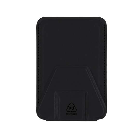 Funda tarjetero en PU Reciclado. Con soporte multifuncional que permite diversas posiciones. Con sistema de fijación adhesiva. Incluye distintivo PU reciclado.La PU Reciclado destaca por su resistencia y elasticidad. Este material reciclado y reciclable es una opción sostenible que rescata las fibras desechadas en los procesos de fabricación, minimizando así el desperdicio de material y contribuyendo a su vez a reducir el impacto ambiental, manteniendo a la vez sus propiedades originales.