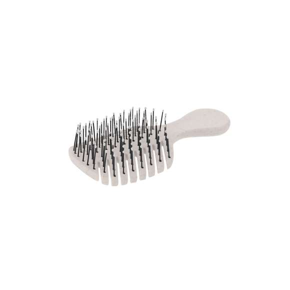 Cepillo Antitirones y Desenredante fabricado en caña de trigo. Con sistema anti-enredos, flexible y resistente que permite desenredar cualquier tipo de cabello con máxima suavidad. Con un diseño ergonómico gracias a su forma semicurva y largas púas, se adapta perfectamente al contorno de la cabeza, facilitando el peinado de una mayor cantidad de cabello en cada pasada.La Caña de Trigo fomenta la utilización de materias primas naturales, reduciendo así las emisiones contaminantes.