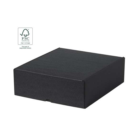 Caja de presentación tamaño XL. Fabricado en cartón reciclado corrugado en color negro. En línea con la tendencia del mercado hacia la sostenibilidad integral del regalo, ofreciendo soluciones de origen reciclado con el fin de ayudar a la mejora y conservación de nuestro planeta.