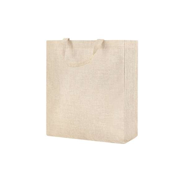 Bolsa fabricada en suave y resistente poliéster, ideal para personalización mediante impresión por sublimación. Con fuelle y asas reforzadas. Resistencia hasta 6 kg de peso.