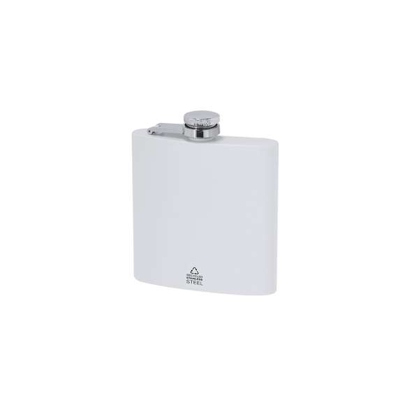 Petaca de 175 ml de capacidad con cuerpo de Acero Inox Reciclado y tapón de seguridad a rosca. De diseño ergonómico para guardar cómodamente en el bolsillo y cuerpo en acabado mate. Con distintivo de Acero Inox Reciclado.El acero es uno de los materiales más demandados y que puede encontrarse casi en todas partes, desde productos de uso diario a grandes construcciones. Con innumerables propiedades, entre las que cabe destacar la durabilidad y su alto grado de reutilización, convirtiéndolo en una alternativa muy valorada en soluciones de sostenibilidad. Debidamente tratado, permite obtener nuevos recursos de infinita utilización.