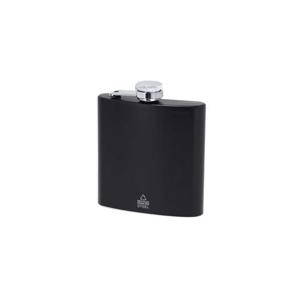 Petaca de 175 ml de capacidad con cuerpo de Acero Inox Reciclado y tapón de seguridad a rosca. De diseño ergonómico para guardar cómodamente en el bolsillo y cuerpo en acabado mate. Con distintivo de Acero Inox Reciclado.El acero es uno de los materiales más demandados y que puede encontrarse casi en todas partes, desde productos de uso diario a grandes construcciones. Con innumerables propiedades, entre las que cabe destacar la durabilidad y su alto grado de reutilización, convirtiéndolo en una alternativa muy valorada en soluciones de sostenibilidad. Debidamente tratado, permite obtener nuevos recursos de infinita utilización.