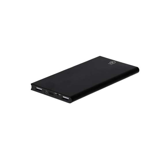 Batería auxiliar externa de 8.000 mAh fabricada en Aluminio Reciclado. Con 2 salidas USB y conexión dual de entrada y salida Tipo C. Indicadores LED de estado de carga, 1 LED con función linterna y cable de carga Tipo C incluido. Incluye distintivo de Aluminio Reciclado.Entrada/Salida USB C: 5V DC 2.4ASalidas USB: 5V DC 2.4AEl Aluminio Reciclado es un material con posibilidades de reciclaje casi infinitas, sin perder sus propiedades originales y consumiendo menos energía en este proceso.Certificación GRS (Global Recycled Standard / Estándar de Reciclaje Global), que garantiza el origen reciclado del material usado para fabricar el producto.Las capacidades mostradas en todas nuestras baterías auxiliares externas son reales, incorporando todas ellas baterías de grado A y no recicladas, con una vida útil de al menos 500 ciclos de carga y según normativa CE.Además, están fabricadas conforme a los estándares RoHS y en cumplimiento con los siguientes requisitos de seguridad:Sistema de protección contra sobrecarga del power bank.Sistema de protección contra descarga completa que proporciona una mayor durabilidad del power bank.Sistema de bloqueo para evitar cortocircuitos.Sistema de transferencia de carga constante, acorde con la capacidad del dispositivo de destino.