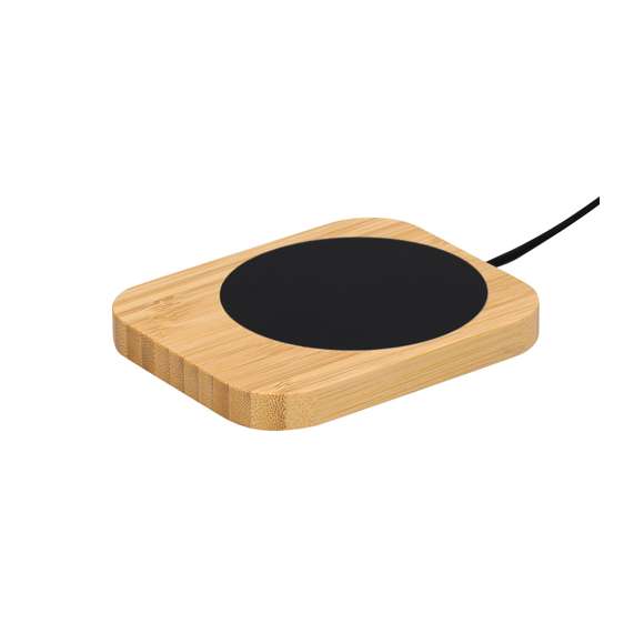 Calentador de tazas, fabricado con cuerpode bambú. Ideal para mantener las bebidas a la temperatura ideal. Incluye un cable de carga de 1 metro con doble conexión Tipo-C y USB, adaptable a diferentes dispositivos.Materiales como el Bambú fomentan la utilización de materias primas naturales reduciendo las emisiones contaminantes. Además, el bambú proviene de una planta de gran resistencia y versatilidad, con crecimiento y regeneración rápida, siendo una excelente alternativa al uso de madera tradicional.