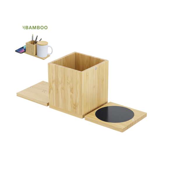 Lapicero multifunción con calentador de tazas y cargador inalámbrico integrado 15W. Fabricado en bambú, con una amplia superficie que permite calentar la taza y cargar el dispositivo simultáneamente. Compatible con dispositivos equipados con tecnología de carga inalámbrica Qi. Incluye cable de carga Tipo C de 1 m. Con manual de instrucciones en español e inglés.Materiales como el Bambú fomentan la utilización de materias primas naturales reduciendo las emisiones contaminantes. Además, el bambú proviene de una planta de gran resistencia y versatilidad, con crecimiento y regeneración rápida, siendo una excelente alternativa al uso de madera tradicional.Fabricado conforme a los estándares RoHS y en cumplimiento con los siguientes requisitos de seguridad:Sistema de protección contra sobrecalentamiento.Sistema de protección contra sobrecarga.Sistema de bloqueo para evitar cortocircuitos.Sistema de transferencia de carga constante, acorde a la capacidad del dispositivo de destino.