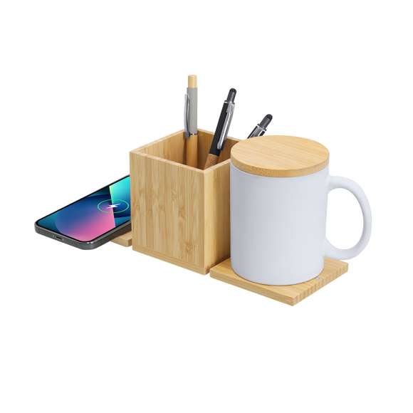 Lapicero multifunción con calentador de tazas y cargador inalámbrico integrado 15W. Fabricado en bambú, con una amplia superficie que permite calentar la taza y cargar el dispositivo simultáneamente. Compatible con dispositivos equipados con tecnología de carga inalámbrica Qi. Incluye cable de carga Tipo C de 1 m. Con manual de instrucciones en español e inglés.Materiales como el Bambú fomentan la utilización de materias primas naturales reduciendo las emisiones contaminantes. Además, el bambú proviene de una planta de gran resistencia y versatilidad, con crecimiento y regeneración rápida, siendo una excelente alternativa al uso de madera tradicional.Fabricado conforme a los estándares RoHS y en cumplimiento con los siguientes requisitos de seguridad:Sistema de protección contra sobrecalentamiento.Sistema de protección contra sobrecarga.Sistema de bloqueo para evitar cortocircuitos.Sistema de transferencia de carga constante, acorde a la capacidad del dispositivo de destino.