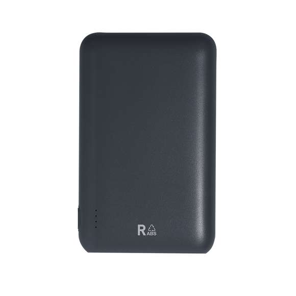 Batería auxiliar externa en ABS reciclado( RABS) de 5.000 mAh de capacidad de carga. Incluye salida USB dual para carga simultánea de 2 dispositivos, entrada Micro USB, y conexión Tipo C de entrada y salida. Con indicador de estado de carga. Incluye distintivo RABS.El RABS es un plástico altamente reciclable de gran resistencia y con multitud de aplicaciones que lo convierten en una solución eco-friendly. Las capacidades mostradas en todas nuestras baterías auxiliares externas son reales, incorporando todas ellas baterías de grado A y no recicladas, con una vida útil de al menos 500 ciclos de carga y según normativa CE.Además, están fabricadas conforme a los estándares RoHS y en cumplimiento con los siguientes requisitos de seguridad:Sistema de protección contra sobrecarga del power bank.Sistema de protección contra descarga completa que proporciona una mayor durabilidad del power bank.Sistema de bloqueo para evitar cortocircuitos.Sistema de transferencia de carga constante, acorde con la capacidad del dispositivo de destino.5000 mAh. 2 Salidas USB. Entrada Micro USB. Salida y Entrada Tipo C