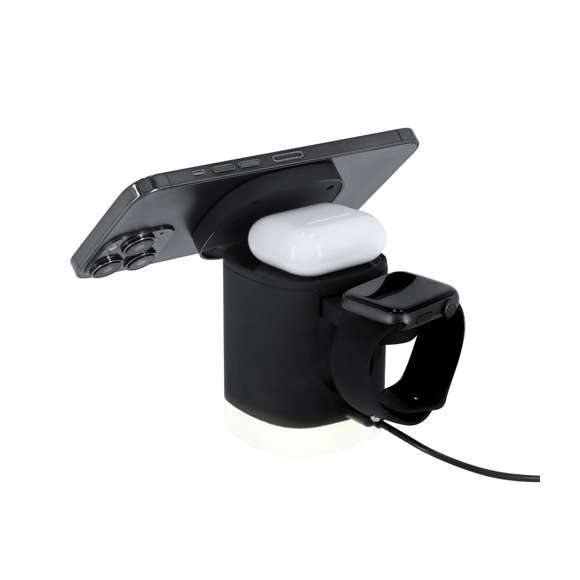 Cargador inalámbrico magnético 3 en 1 de 15W, fabricado en ABS reciclado (RABS). Diseñado para la carga simultánea del smartphone, auriculares y smartwatch. Cuenta con lámpara integrada en la base con 2 modos de luz ajustables en blanco.Clave tipo C incluido. Un gadget todo en uno: plegable, portátil, versátil y de diseño funcional.El RABS es un plástico altamente reciclable de gran resistencia y con multitud de aplicaciones que lo convierten en una solución eco-friendly. Fabricado conforme a los estándares RoHS y en cumplimiento con los siguientes requisitos de seguridad:Sistema de protección contra sobrecalentamiento.Sistema de protección contra sobrecarga.Sistema de bloqueo para evitar cortocircuitos.