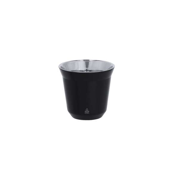 Elegante set de vasos de Acero Inox Reciclado de doble pared. Incluye dos vasos, cada uno con una capacidad de 80 ml. El acero es uno de los materiales más demandados y que puede encontrarse casi en todas partes, desde productos de uso diario a grandes construcciones. Con innumerables propiedades, entre las que cabe destacar la durabilidad y su alto grado de reutilización, convirtiéndolo en una alternativa muy valorada en soluciones de sostenibilidad. Debidamente tratado, permite obtener nuevos recursos de infinita utilización.
