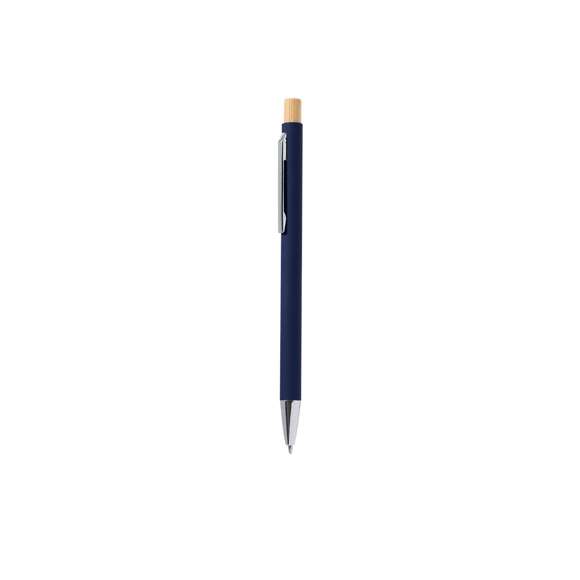 Bolígrafo de mecanismo pulsador fabricado en aluminio reciclado. Pulsador en bambú y cuerpo acabado goma mate. Clip metálico y distintivo aluminio reciclado en la parte superior del bolígrafo, en tinta azul.El aluminio reciclado es un material con posibilidades de reciclaje casi infinitas, sin perder sus propiedades originales y consumiendo menos energía en este proceso.Certificación GRS (Global Recycled Standard / Estándar de Reciclaje Global), que garantiza el origen reciclado del material usado para fabricar el producto.Materiales como el Bambú fomentan la utilización de materias primas naturales reduciendo las emisiones contaminantes. Además, el bambú proviene de una planta de gran resistencia y versatilidad, con crecimiento y regeneración rápida, siendo una excelente alternativa al uso de madera tradicional.Carga Jumbo