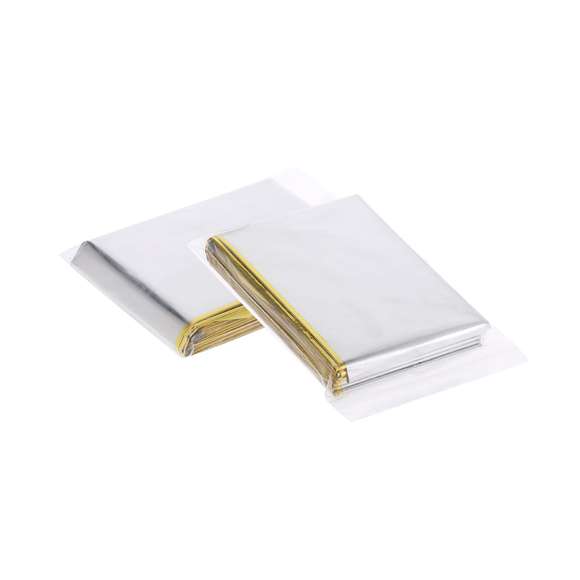 Práctica manta isotérmica fabricada en PET aluminizado, diseñada para aplicaciones versátiles. Su doble función permite regular la temperatura: con la cara plateada hacia el exterior reduce el calor, mientras que con la cara dorada hacia el exterior retiene el calor corporal. Ligera, compacta y fácil de transportar, es resistente al agua y al viento, ideal para diversas situaciones.