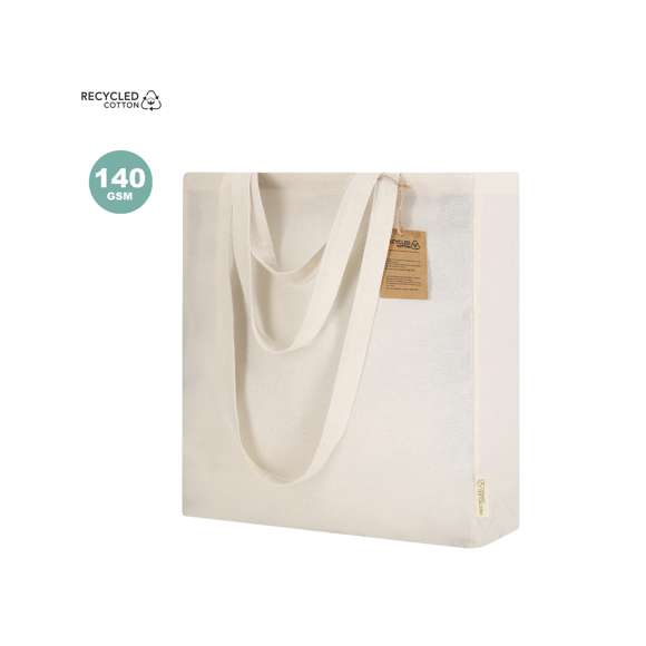 Bolsa con fuelle confeccionado principalmente en algodón reciclado de 140g/m2. Cuenta con doble asa: asas largas de 70 x 2,5 cm y asas cortas de 30 x 2,5 cm. Incluye distintivo de Algodón Reciclado. Resistencia hasta 6 kg de peso.