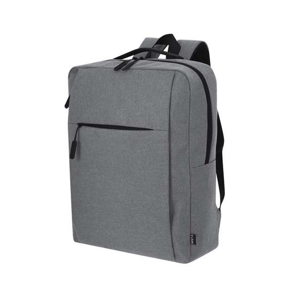 Mochila fabricada en suave poliéster RPET 600D. Con bolsillo principal de cierre de cremallera con doble tirador. Bolsillo interior para portátil de hasta 15 pulgadas. Incluye dos bolsillos frontales con cierre de cremallera invisibles y bolsillos en los laterales. Espalda y cintas acolchadas ajustables. Incluye cinta de transporte para ajuste en trolley o maleta, ideal para viajes. Con distintivo de RPET en etiqueta. El material RPET se elabora a partir de plástico reciclado, para así fomentar la reutilización de residuos plásticos y ayudar a la sostenibilidad del planeta.