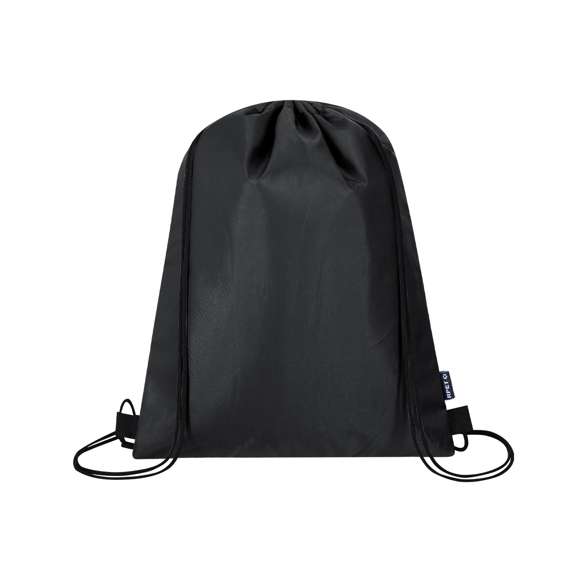 Mochila nevera de cuerdas en suave poliéster RPET 210D. Interior acolchado en aluminio para conservar mejor la temperatura y cómoda de llevar por sus cuerdas de asas con autocierre. Esquinas reforzadas para llevar su gran capacidad máxima de 4L. Incluye distintivo de RPET.El material RPET se elabora a partir de plástico reciclado, para así fomentar la reutilización de residuos plásticos y ayudar a la sostenibilidad del planeta.