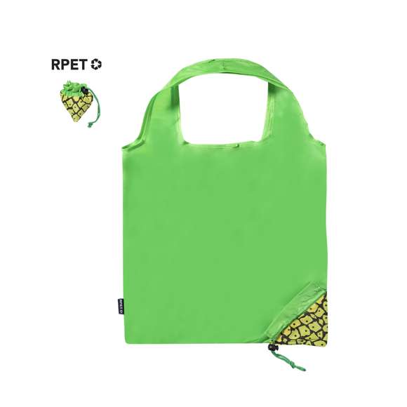 Bolsa plegable en RPET 190T con diseños de frutas. Incluye accesorio de ajuste para fácil plegado y distintivo RPET. Con una resistencia de hasta 7 kg de peso.El material RPET se elabora a partir de plástico reciclado, para así fomentar la reutilización de residuos plásticos y ayudar a la sostenibilidad del planeta.