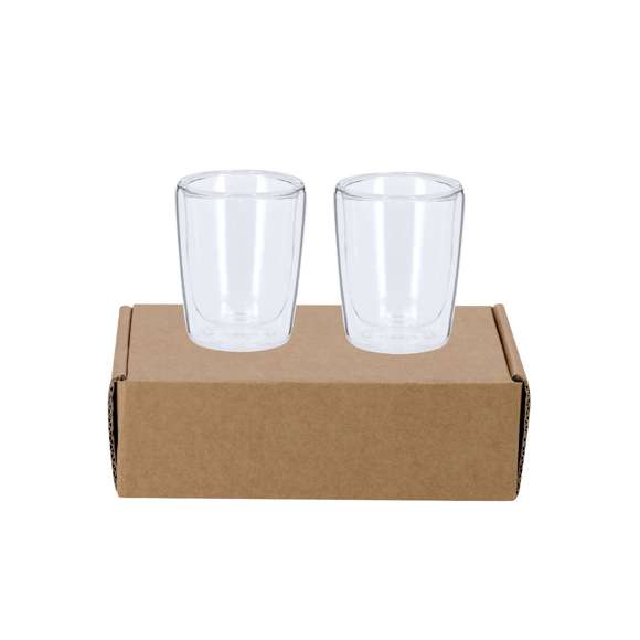 Elegante set de vasos de cristal de borosilicato de doble pared. Incluye dos vasos, cada uno con una capacidad de 65 ml. Presentados en una caja troquelada.