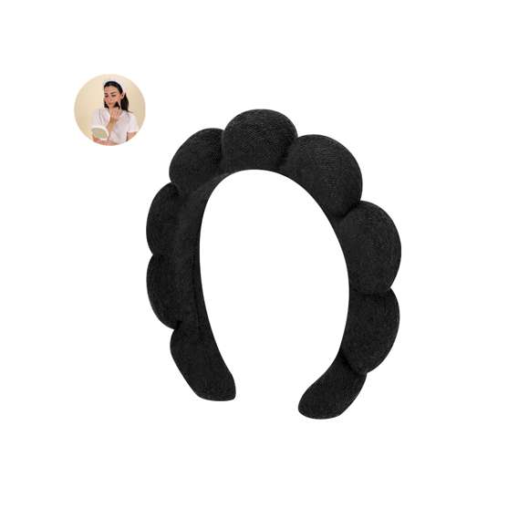 Diadema para el cabello, confeccionada en suave poliéster y recubierta de esponjas para mayor comodidad. Diseñada con tejido de rizos, ideal para facilitar la rutina de lavado facial.
