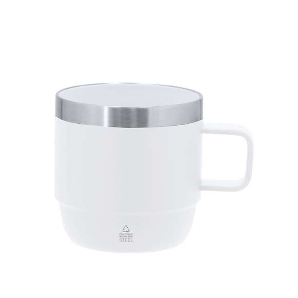 Taza fabricada en Acero Inox Reciclado de doble pared y 180ml de capacidad. Con doble pared para mejor y más duradera conservación de la temperatura e interior con recubrimiento de cerámica, apto para bebidas carbonatadas. Con distintivo de Acero Inox Reciclado.El acero es uno de los materiales más demandados y que puede encontrarse casi en todas partes, desde productos de uso diario a grandes construcciones. Con innumerables propiedades, entre las que cabe destacar la durabilidad y su alto grado de reutilización, convirtiéndolo en una alternativa muy valorada en soluciones de sostenibilidad. Debidamente tratado, permite obtener nuevos recursos de infinita utilización.
