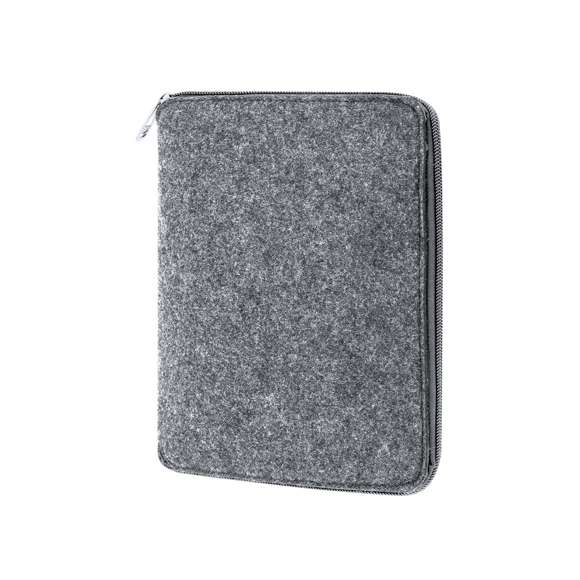 Set de lápices de colores en estuche fabricado en Fieltro RPET. Incluye 11 lápices en diferentes colores de forma hexagonal, 1 goma de borrar, 1 sacapuntas de madera y 60 hojas con divertidos diseños en blanco y negro para colorear. Presentado en un práctico estuche con cierre de cremallera en color bitono e interior con bandas elásticas para organizar los accesorios. Con distintivo de RPET.El fieltro RPET es fruto de la combinación del proceso de reciclaje de materiales plásticos junto con la técnica milenaria de fabricación del fieltro, dando como resultado un material de eco-tendencia que, además de ser de origen reciclado, también se convierte en reciclable.