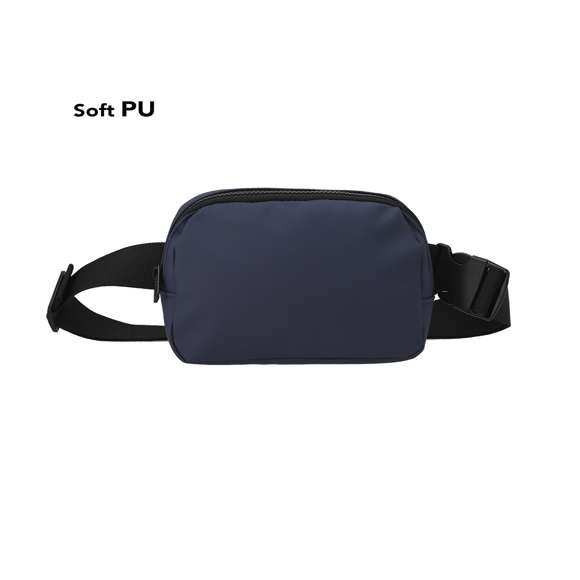 Riñonera de diseño fabricada en PU. Cuenta con un bolsillo central cierre de cremallera y cinta ajustable con cierre de hebilla. Además, incluye bolsillo trasero con cierre de cremallera para mayor seguridad.