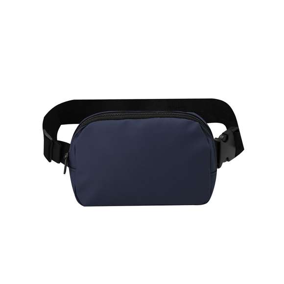 Riñonera de diseño fabricada en PU. Cuenta con un bolsillo central cierre de cremallera y cinta ajustable con cierre de hebilla. Además, incluye bolsillo trasero con cierre de cremallera para mayor seguridad.