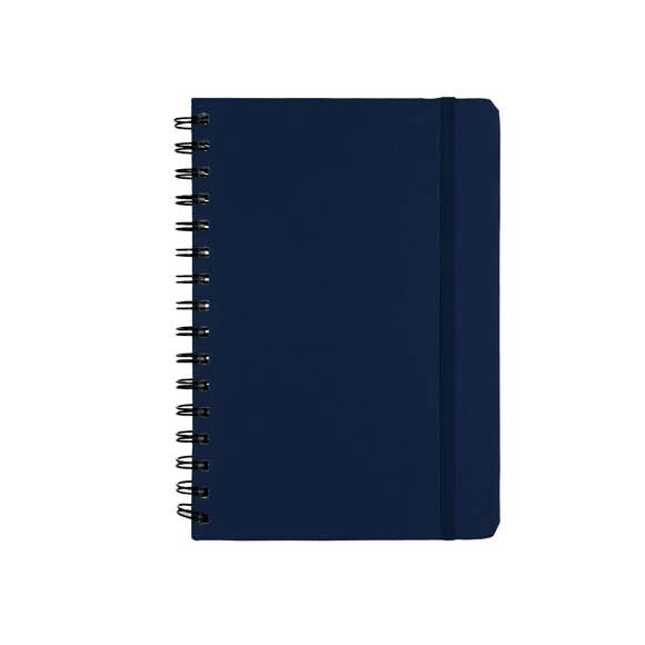 Libreta de anillas con tapas duras fabricadas en PU reciclada. Interior con 80 hojas color crema de disposición a una raya. Incluye goma elástica a juego. Con distintivo PU Reciclada.La PU reciclada destaca por su resistencia y elasticidad. Este material reciclado y reciclable es una opción sostenible que rescata las fibras desechadas en los procesos de fabricación, minimizando así el desperdicio de material y contribuyendo a su vez a reducir el impacto ambiental, manteniendo a la vez sus propiedades originales.