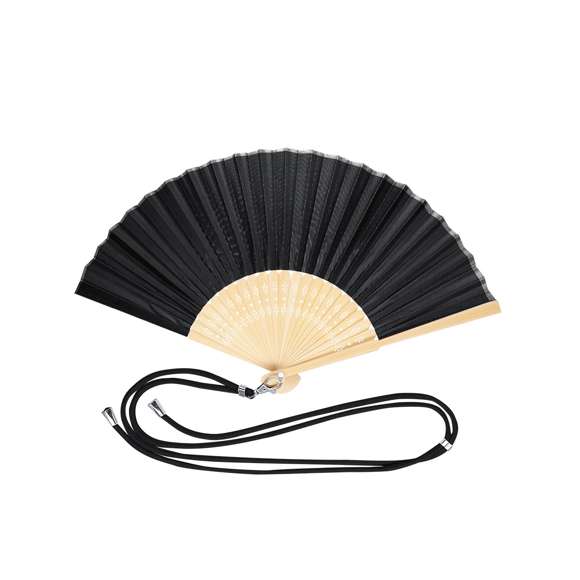 Abanico confeccionado con tela de resistente poliéster 190T y varillas de flexible bambú. Incluye un cordón ajustable a juego con la tela y un práctico mosquetón metálico para fácil transporte.Materiales como el Bambú fomentan la utilización de materias primas naturales reduciendo las emisiones contaminantes. Además, el bambú proviene de una planta de gran resistencia y versatilidad, con crecimiento y regeneración rápida, siendo una excelente alternativa al uso de madera tradicional.