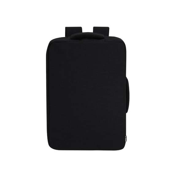 Mochila portadocumentos confeccionada en resistente RPET 300D. Presenta un diseño urbano que incorpora un bolsillo principal con cierre de cremallera oculta para mayor protección, de doble tirador. Con interior acolchado para portátil de hasta 15 pulgadas, bolsillos adicionales en el interior para pequeños objetos. Sus cintas de hombros y la espalda están acolchadas y son ajustables para mayor comodidad. Ofrece tres modalidades de transporte: como mochila, gracias a las tiras de hombros colchadas; como portadocumentos, gracias a su asa de transporte; y cinta para trolley. El material RPET se elabora a partir de plástico reciclado, para así fomentar la reutilización de residuos plásticos y ayudar a la sostenibilidad del planeta.