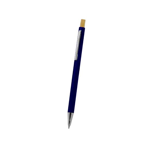 Elegante bolígrafo con pulsador fabricado en bambú. Cuerpo en resistente ABS, clip metálico, con mecanismo pulsador y en tinta azul.Materiales como el bambú fomentan la utilización de materias primas naturales, reduciendo las emisiones contaminantes. Proviene de una planta de gran resistencia y versatilidad, con crecimiento y regeneración rápidos, siendo una excelente alternativa al uso de madera tradicional.