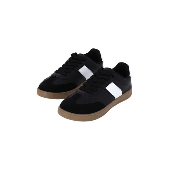 <p>Zapatilla de diseño con silueta de perfil bajo, confeccionada con una parte superior de piel suave y refuerzos en ante que aportan estilo.Cuenta con suela acolchada para mayor comodidad y suela inferior de goma que garantiza tracción y resistencia. Presenta un cierre con cordones a tono. Incluye detalle a juego en la lengüeta, ideal para personalización mediante impresión.</p>